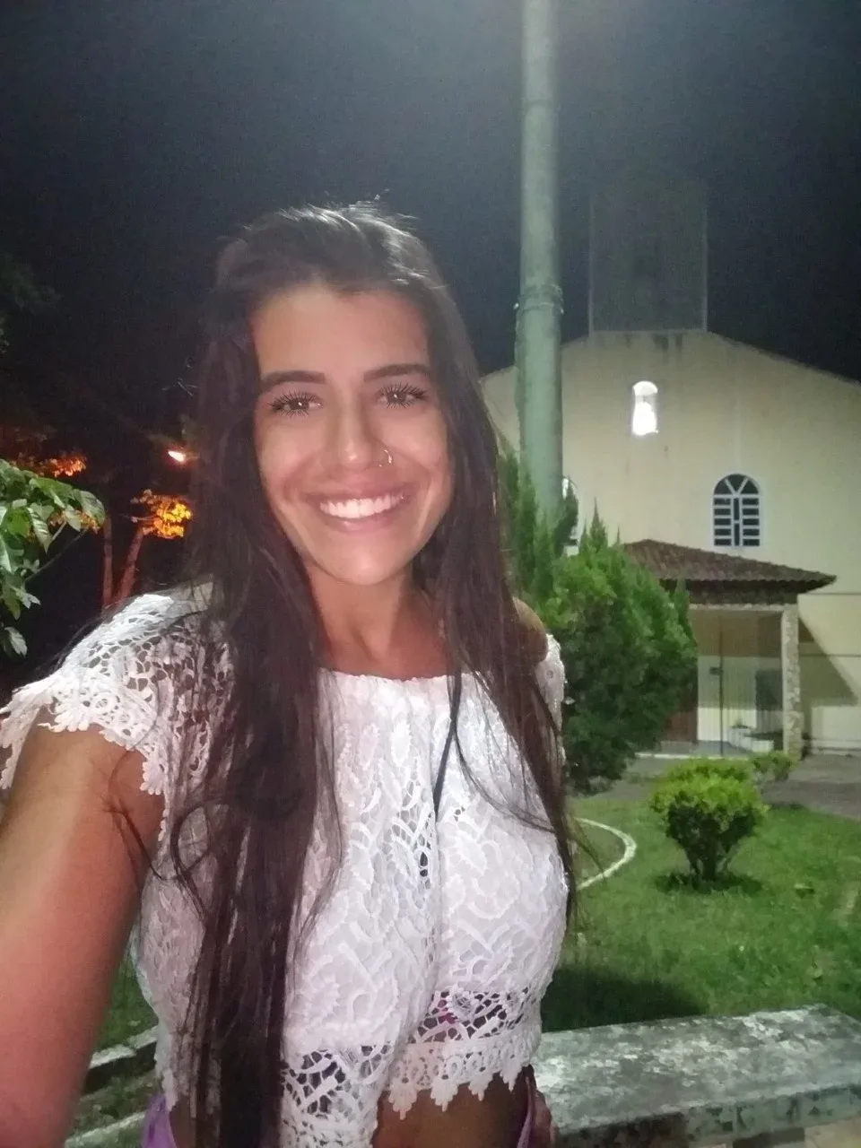 Aline Rios photo 10 — Brown, Latin