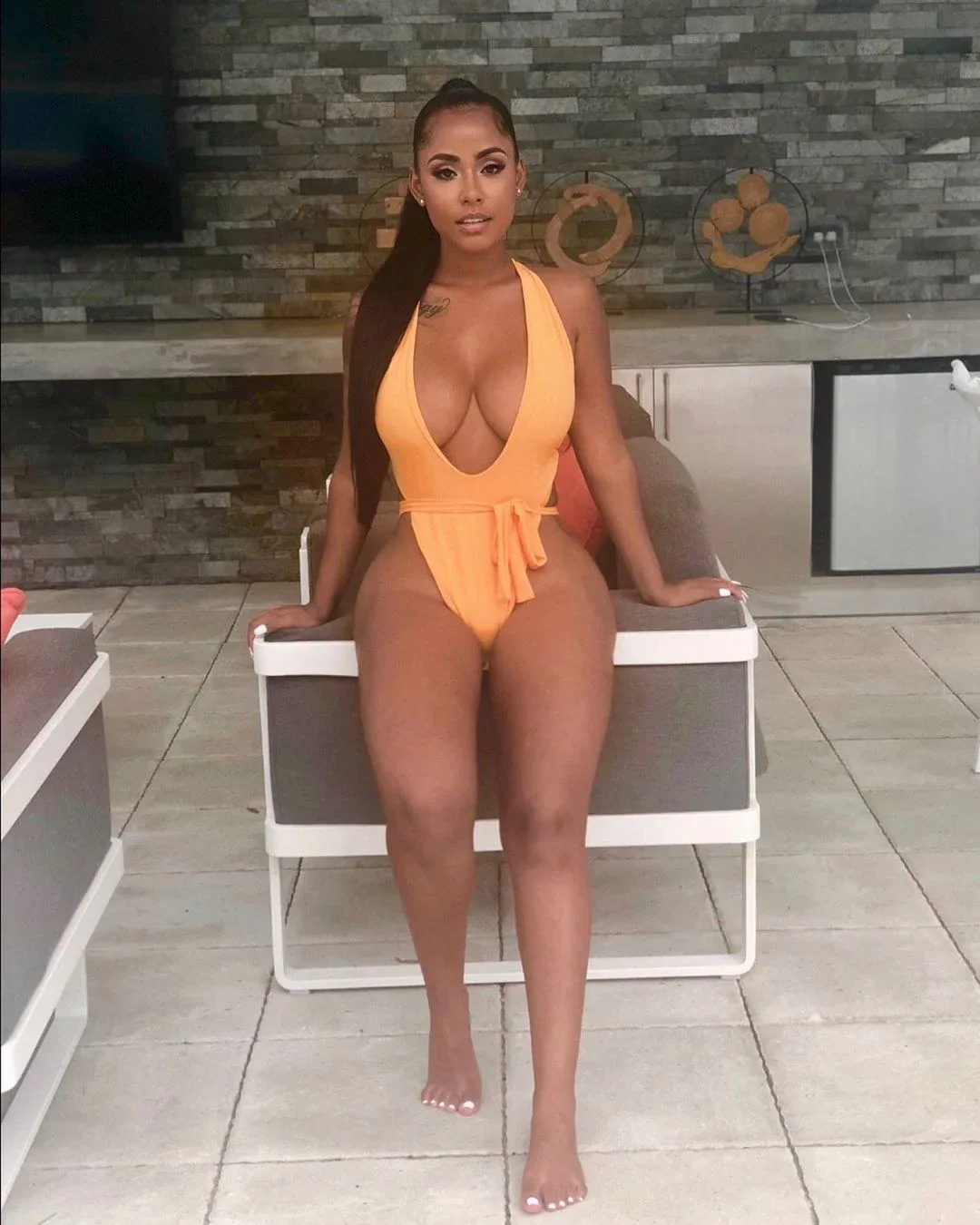 Alisha Berry photo 15 — Average, Brown