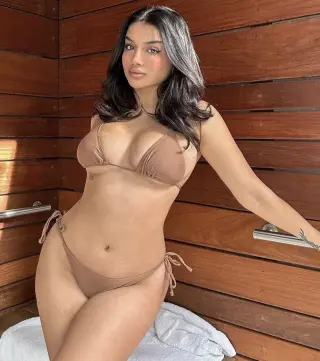 Alishba Sheikh photo 5 — Middle Eastern, Influencer