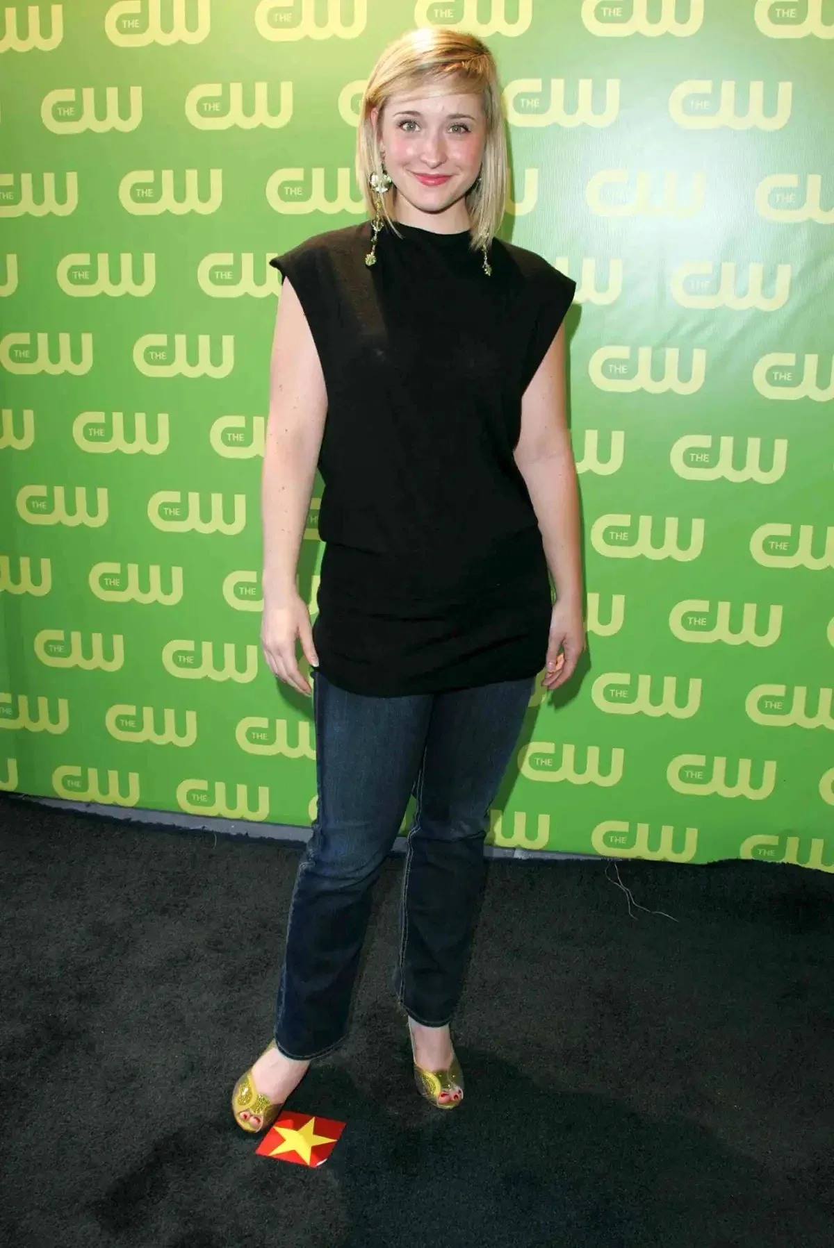 Allison Mack photo 7 — American, Blonde