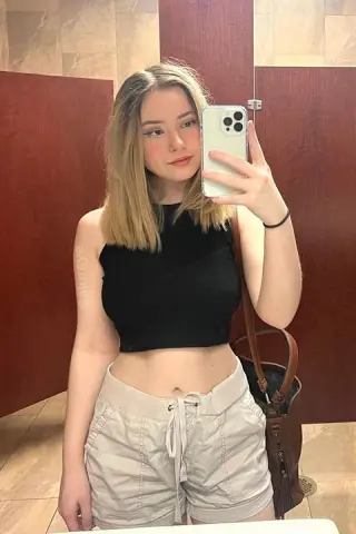 Ally Aluraye photo 7 — American, Brown