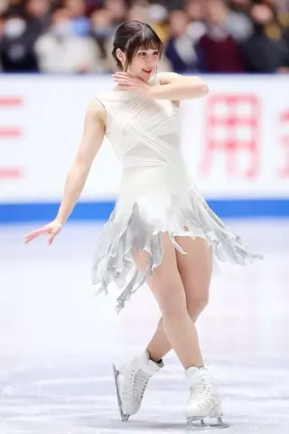 Alysa Liu photo 2 — Brown, Athletic
