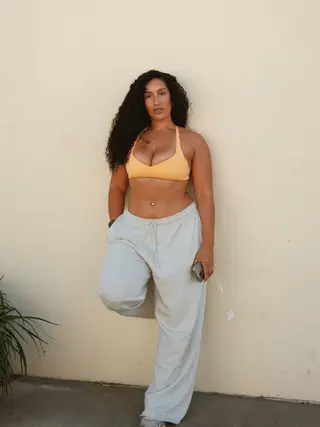 Amba Savanna photo 2 — Black, Muscular