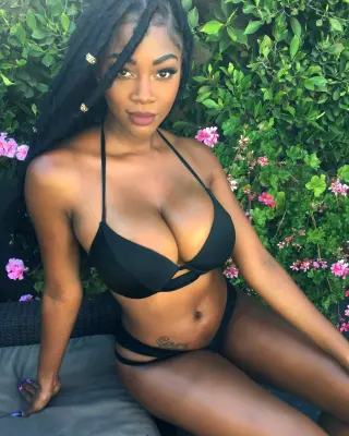 Amber Diamond Erby photo 8 — Brown, Slim