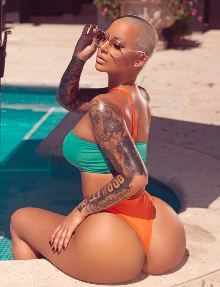 Amber Rose photo 2 — Blonde, Average
