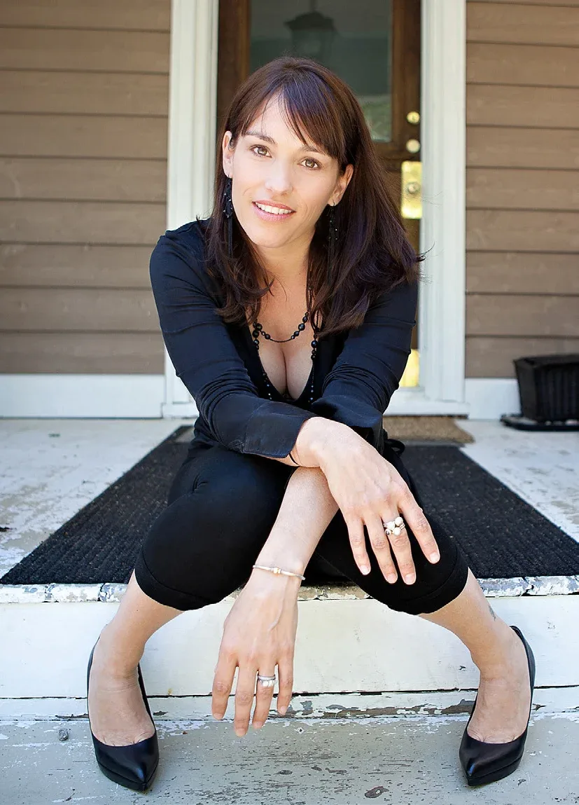 Amy Jo Johnson photo 16 — Brown, Caucasian