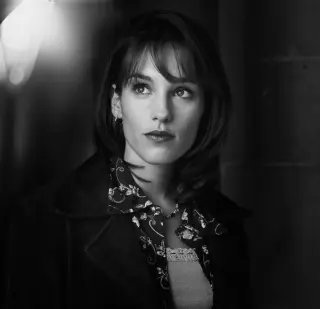 Amy Jo Johnson photo 18 — Actress, Director, Musician, Sportswoman: Gymnast (former), Writer, American