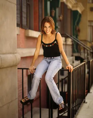 Amy Jo Johnson photo 5 — Caucasian, Actress, Director, Musician, Sportswoman: Gymnast (former), Writer