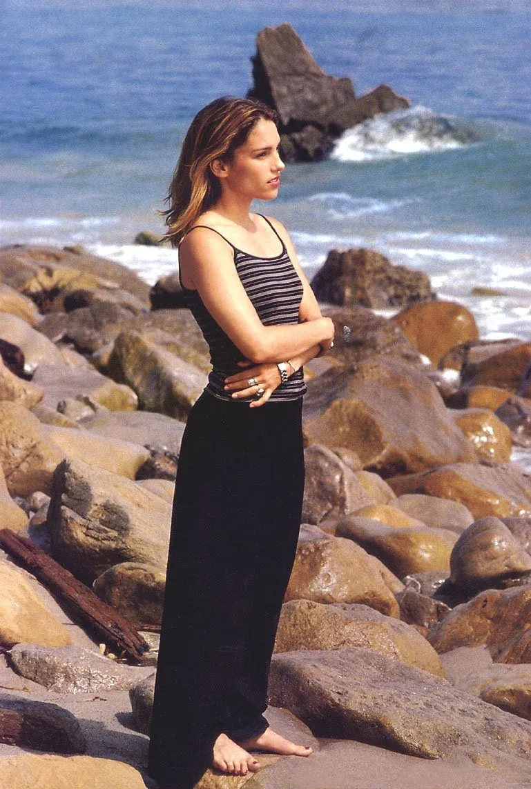 Amy Jo Johnson photo 7 — American, Brown