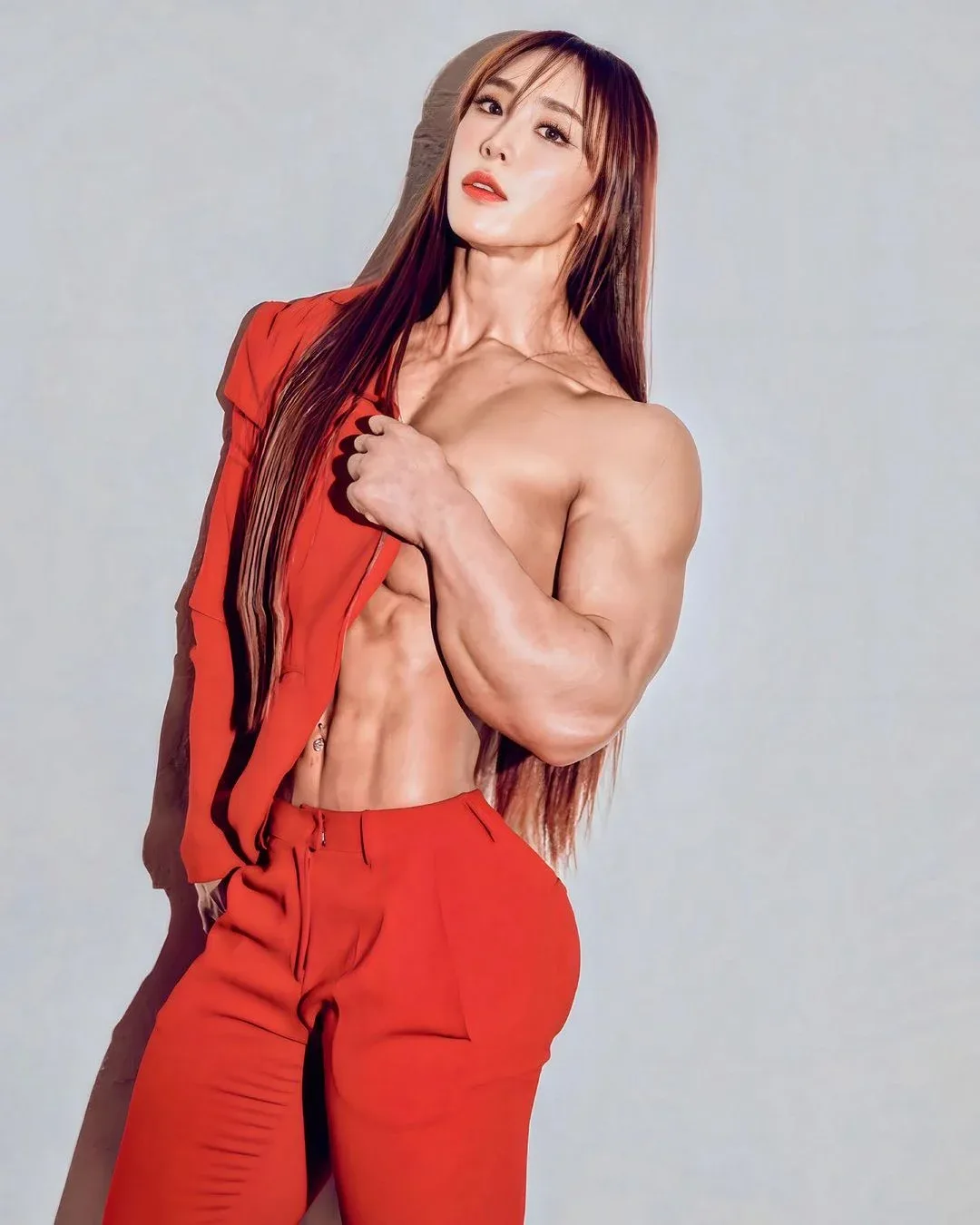 An Da Jeong photo 2 — Black, Muscular