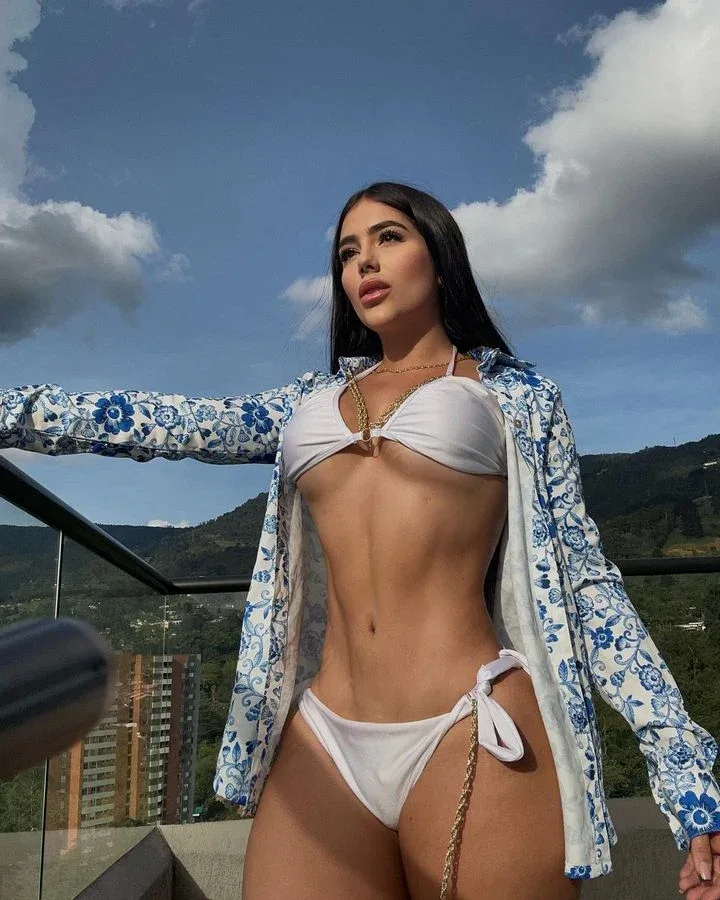 Ana Gandica photo 15 — Athletic, Brown