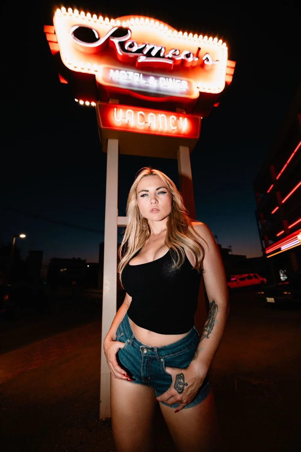 Ana Lipa photo 8 — Black, Slim