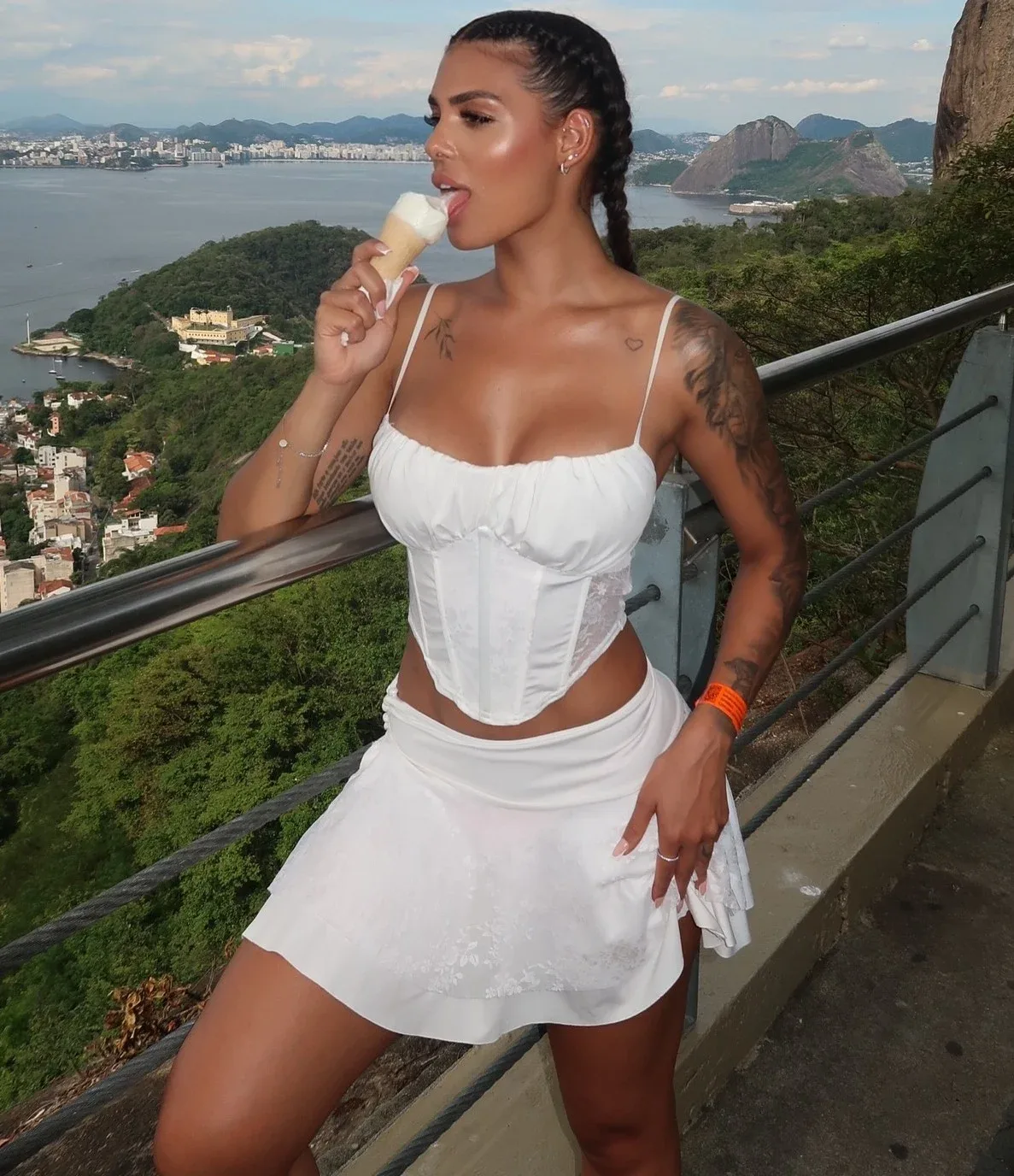 Ana Luiza (TV Star) photo 9 — Average, Brown