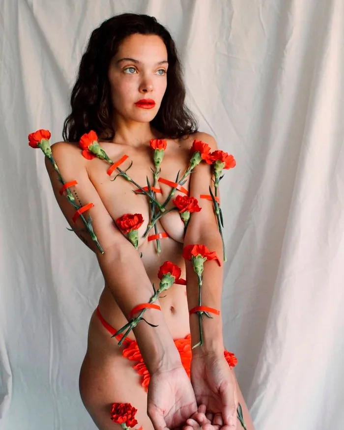 Ana Rujas photo 4 — Blue, Caucasian