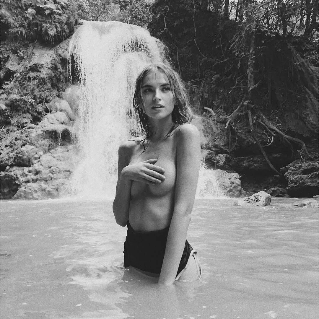 Anabela Belikava photo 4 — Grey, Caucasian