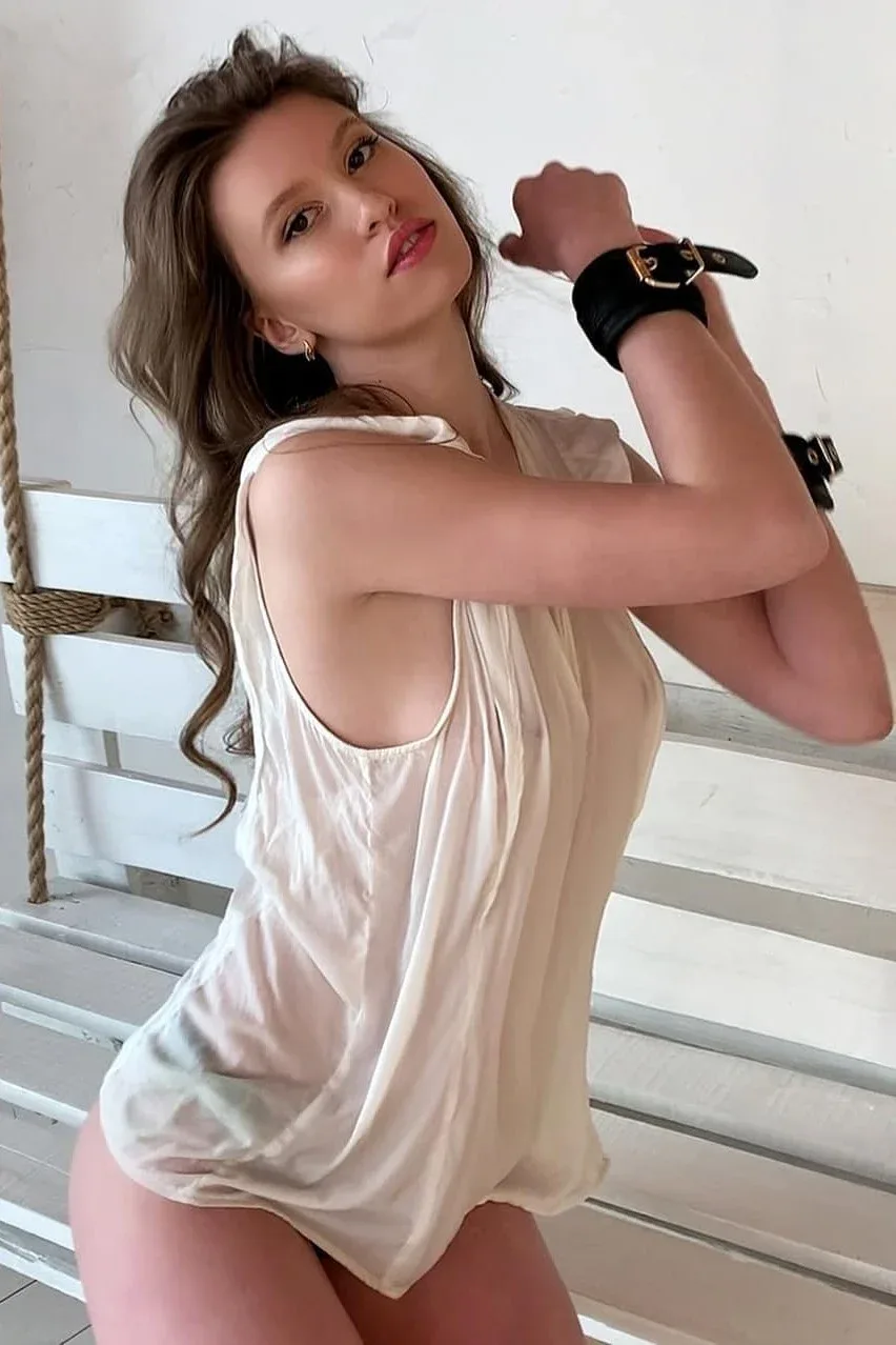Anastasia Moskalenko photo 4 — Brown, Caucasian