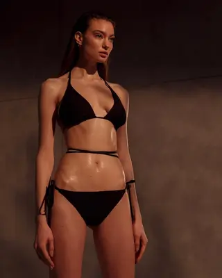 Anastasia Mospalenko photo 2 — Auburn, Slim