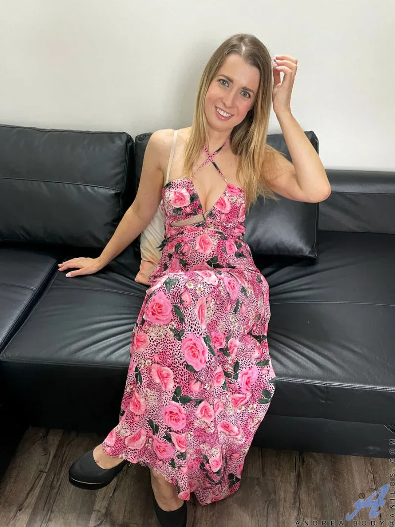 Andie Grey photo 2 — Blonde, Slim