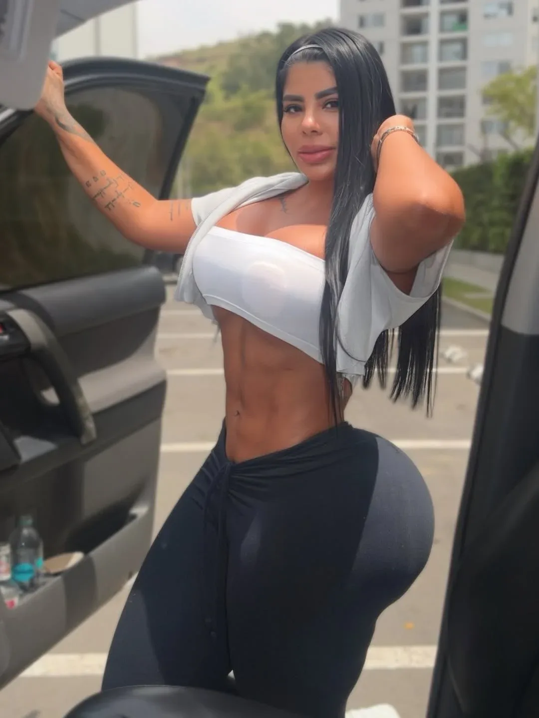 Andrea Bedoya photo 1 — Colombian, Brown