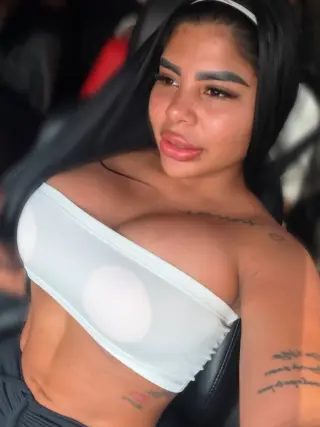Andrea Bedoya photo 11 — Latin, Camgirl, Hotwife