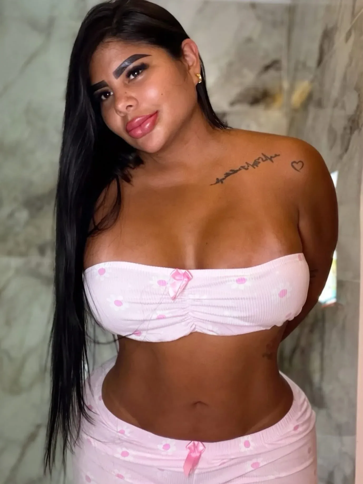 Andrea Bedoya photo 17 — Latin, Camgirl, Hotwife