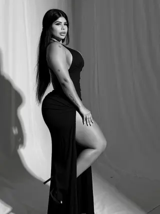 Andrea Bedoya photo 3 — Chubby, Brown