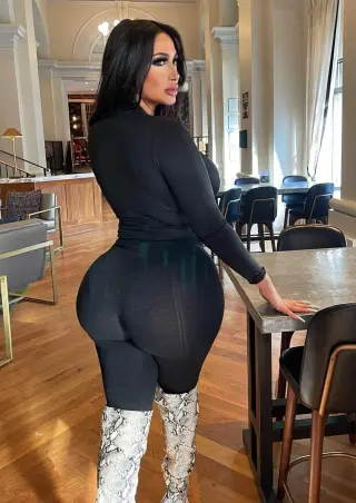 Anel Peralta photo 12 — Business Woman, Influencer, Plus Size Model, American