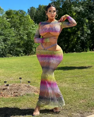 Anel Peralta photo 2 — Black, Chubby