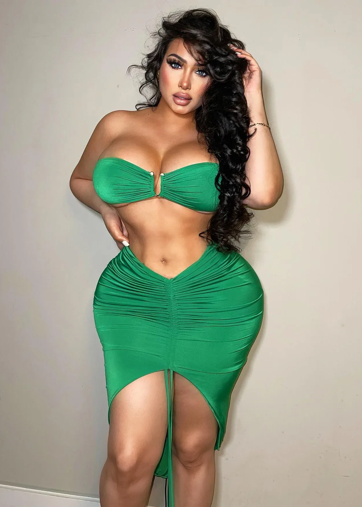 Anel Peralta photo 21 — Chubby, Grey