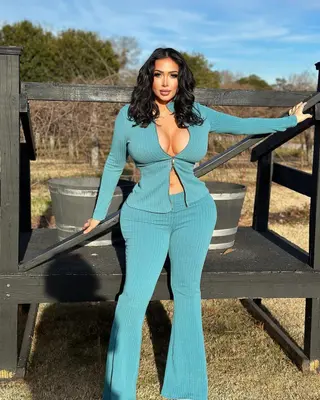 Anel Peralta photo 35 — Latin, Business Woman, Influencer, Plus Size Model