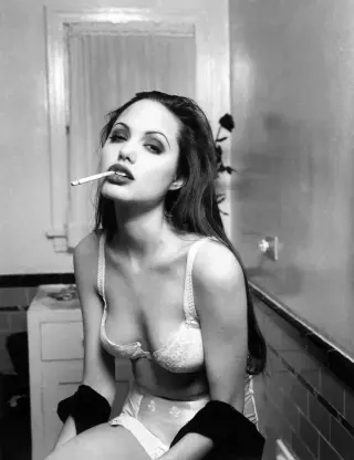 Angelina Jolie photo 18 — Activist, Actress, Director, Model (former), Producer, American