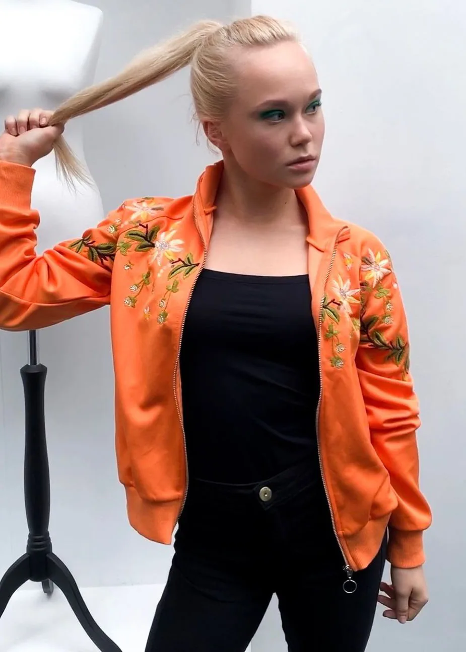 Angelina Melnikova photo 7 — Blonde, Athletic