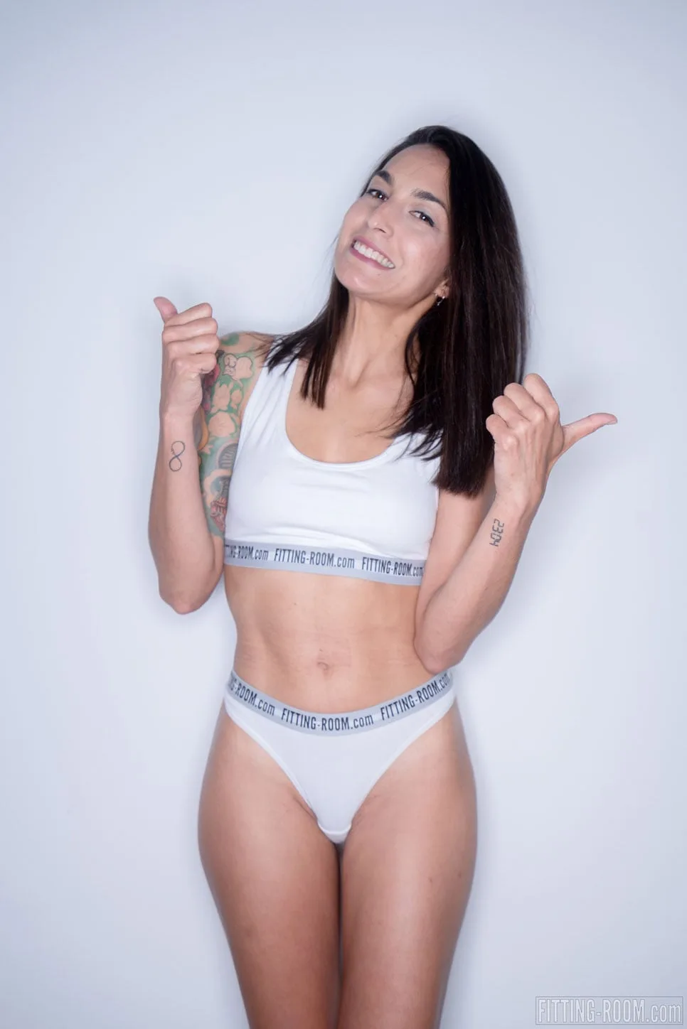 Anita Gorgues photo 14 — Brown, Slim