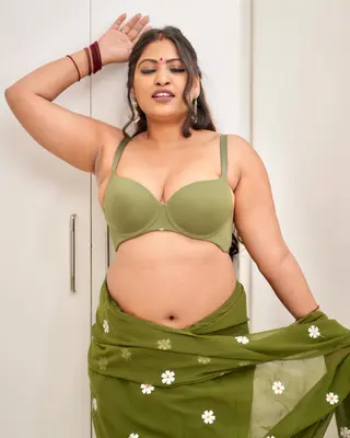 Anjali Gaud photo 16 — Brown, Asian