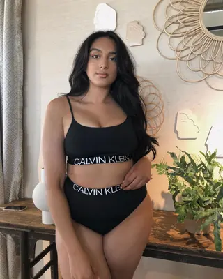Anjali Mohan photo 14 — Black, Chubby