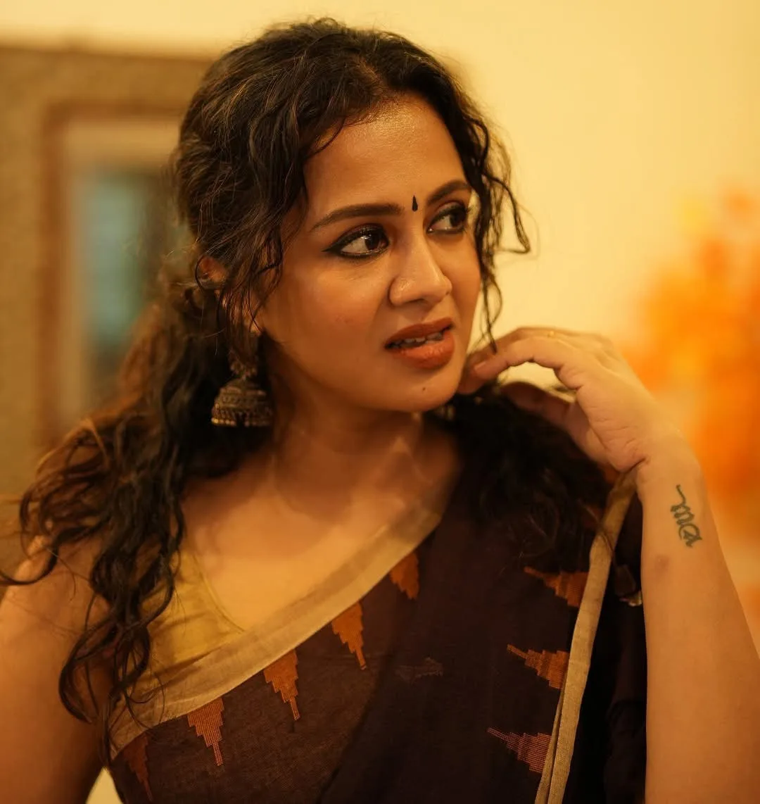 Anjana Rangan photo 9 — Average, Brown