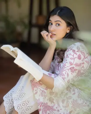Anju Kurian photo 20 — Black, Average