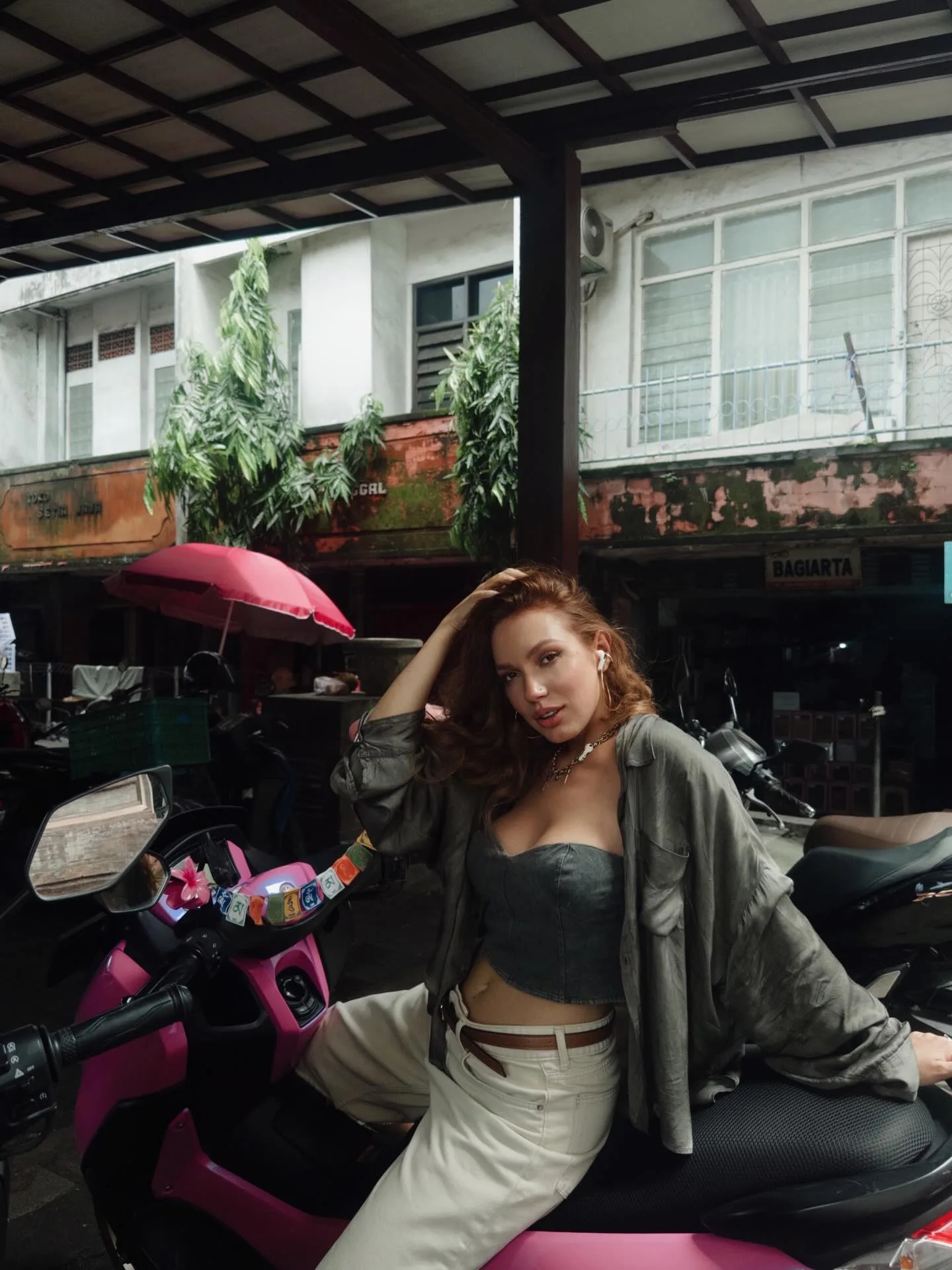 Anna Braveheart photo 10 — Brown, Caucasian