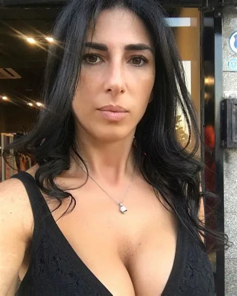 Anna Di Chiara photo 13 — Italian, Black