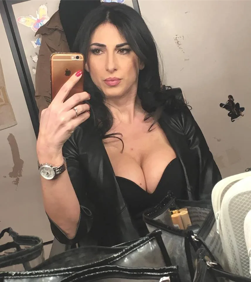 Anna Di Chiara photo 19 — Italian, Black