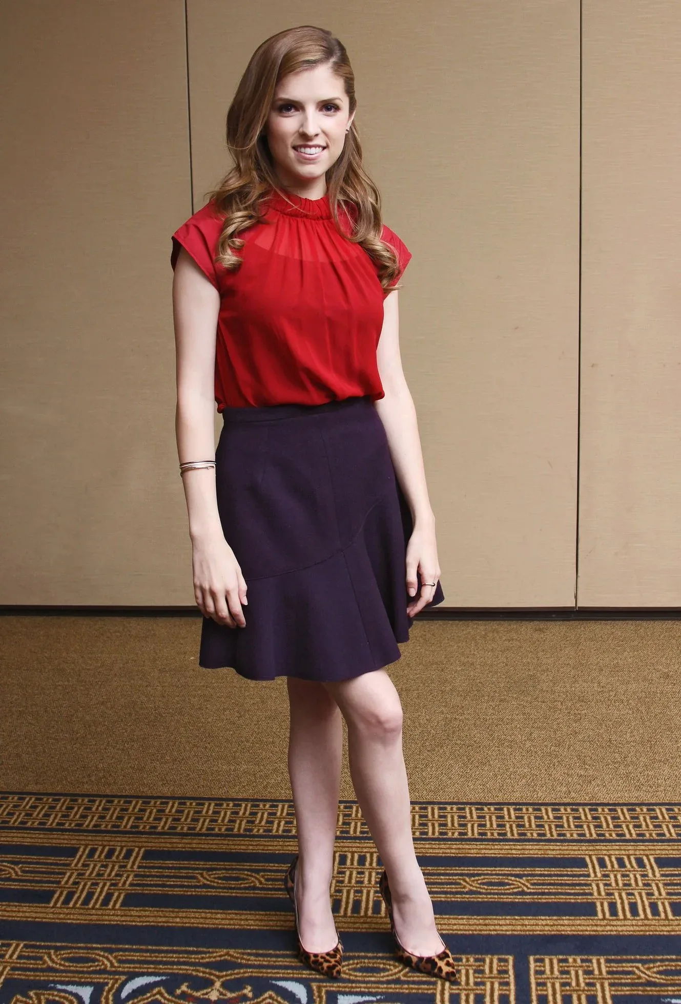 Anna Kendrick photo 2 — Brown, Slim