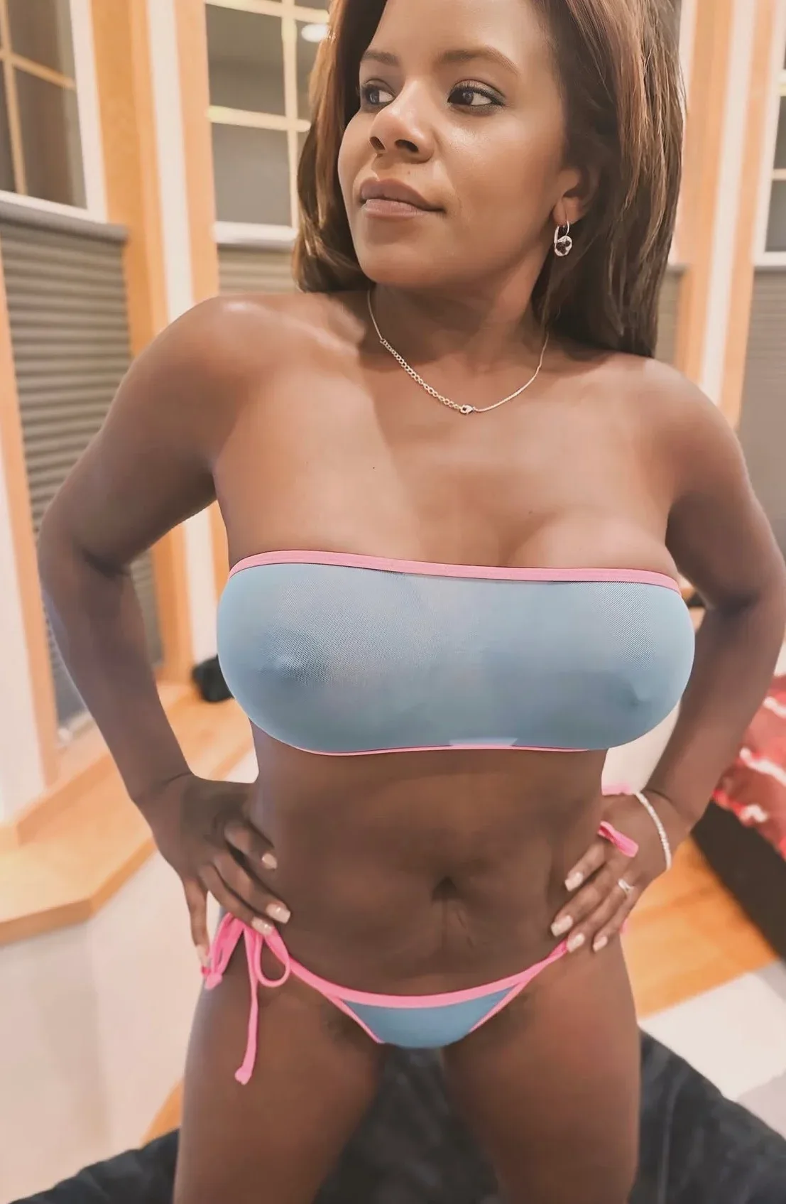 Anna Seattle photo 14 — Black, Average