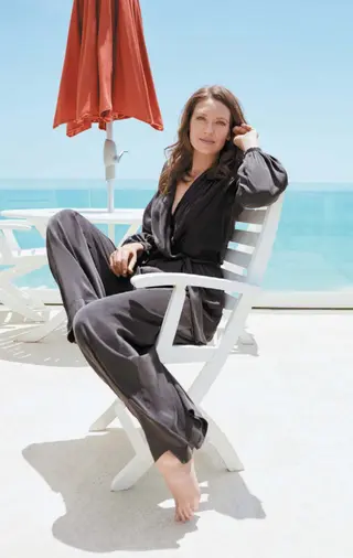 Anna Torv photo 9 — Slim, Green
