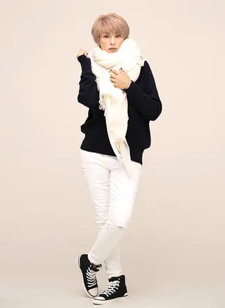 Anna Umemiya photo 2 — Black, Slim