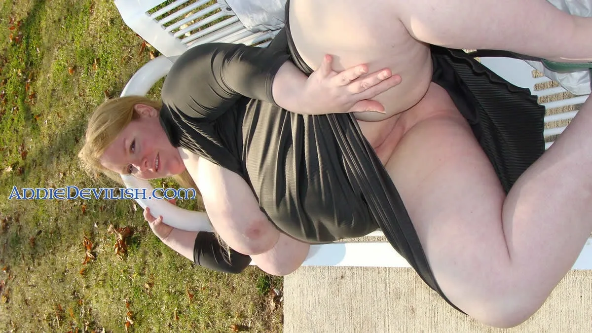 Annie Devilish photo 1 — Norwegian, Blonde
