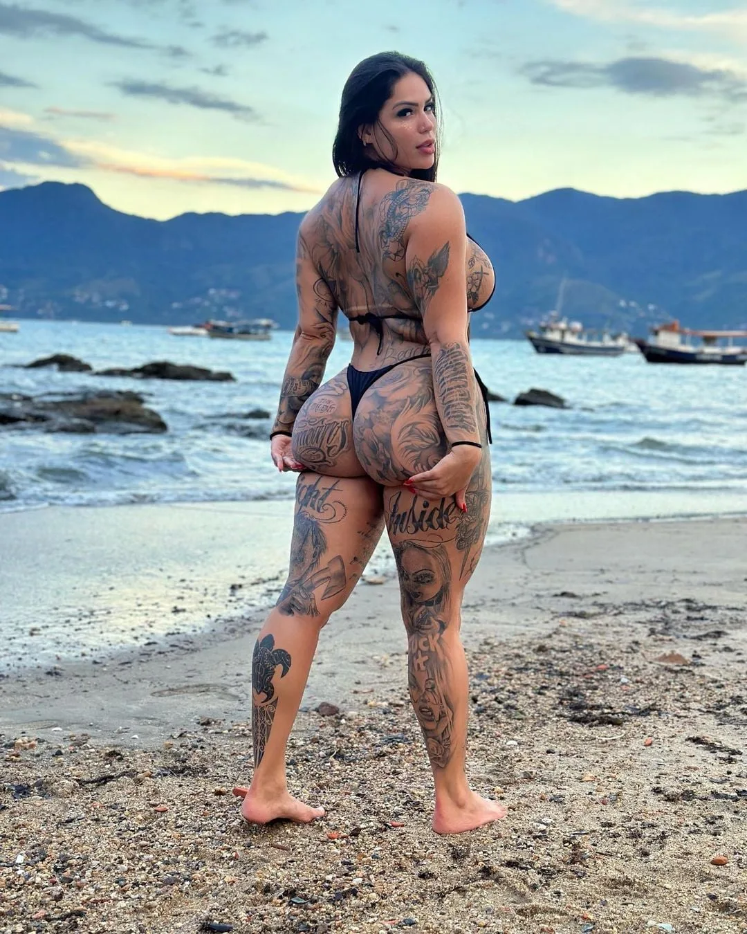 Anny Alves photo 1 — Brazilian, Brown