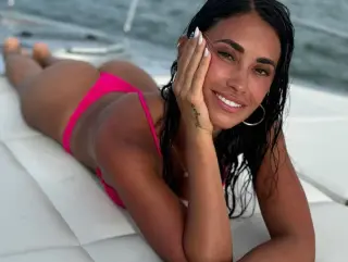 Antonela Roccuzzo photo 7 — Argentine, Brown