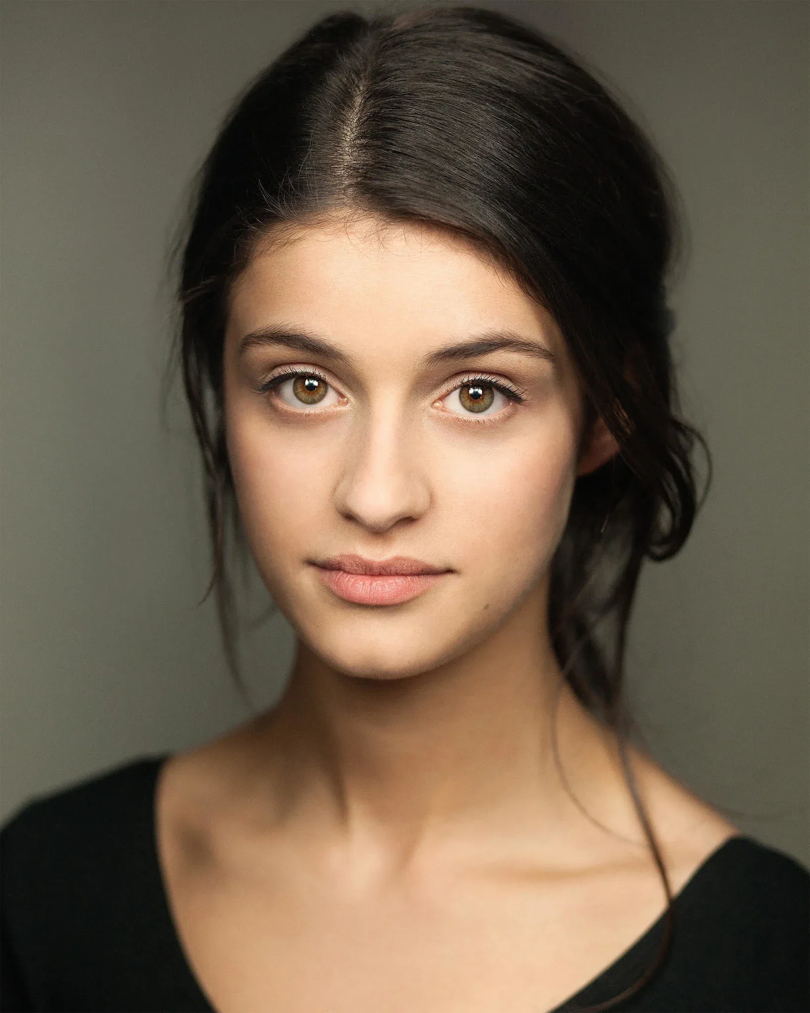 Anya Chalotra photo 12 — Actress, English