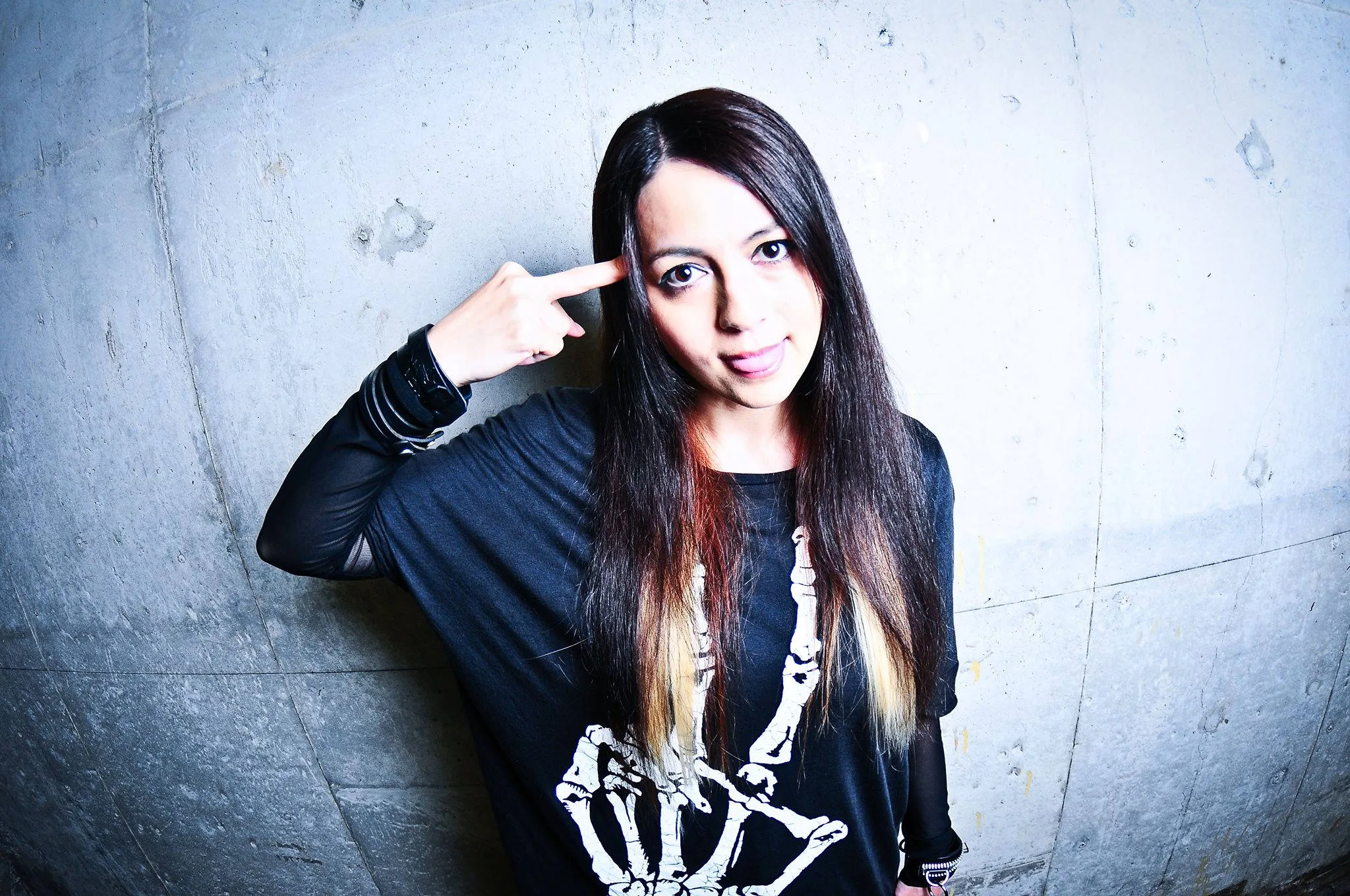 Anza (Singer) photo 9 — Slim, Brown