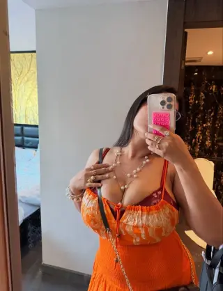 Apoorva Bhalla photo 11 — Asian, Adult Model, Glamour Model, Influencer, Plus Size Model